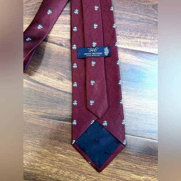 BROOKS BROTHERS “346” Red and Blue Silk Stain Resistant Tie - Picture 3 of 9